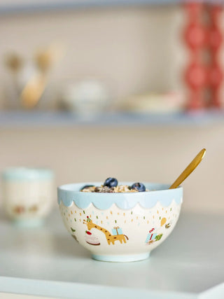 Celebrate schaal aardewerk blauw 13cm van Bloomingville Mini, toegepast in een sfeervolle interieursetting