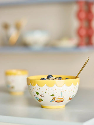 Celebrate schaal aardewerk geel 13cm van Bloomingville Mini, toegepast in een sfeervolle interieursetting
