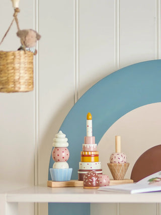 Celebrate stapeltoren beukenhout 20cm van Bloomingville Mini, in een gestileerde productopstelling