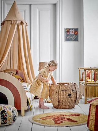Charli bed bruin van Bloomingville Mini, in een gestileerde detailopstelling