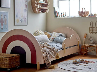 Charli bed bruin van Bloomingville Mini, toegepast in een sfeervolle interieursetting