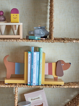 Charlie boekensteun hout van Bloomingville Mini, toegepast in een sfeervolle interieursetting