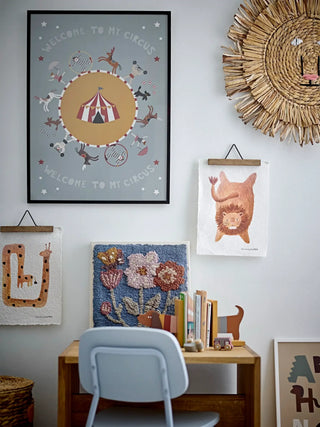 Charlie boekensteun hout van Bloomingville Mini, in een gestileerde productopstelling