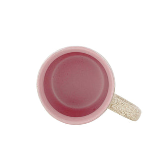 Cherry mok aardewerk roze - 170ml van Bloomingville Mini, schuin bekeken met vorm en afwerking zichtbaar