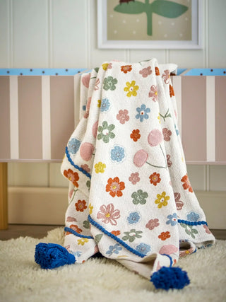 Cherry plaid gerecycled katoen 130x160cm van Bloomingville Mini, toegepast in een sfeervolle interieursetting