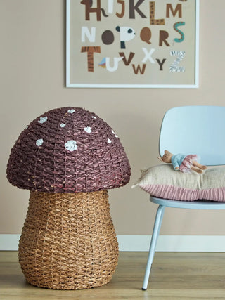 Corinthia mand zeegras rood 61cm van Bloomingville Mini, toegepast in een sfeervolle interieursetting