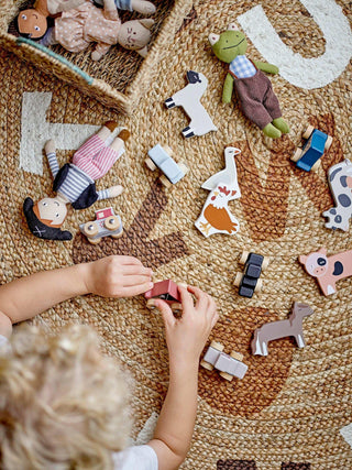 Dinne vloerkleed jute bruin 130cm van Bloomingville Mini, in een gestileerde productopstelling
