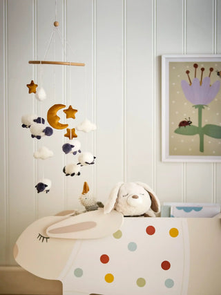 Dolly mobiel polyester wit van Bloomingville Mini, in een gestileerde detailopstelling