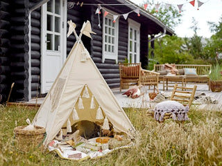 Fardin kindertipi katoen naturel 140cm van Bloomingville Mini, in een gestileerde productopstelling