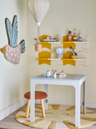Felipe kindertafel hout grijs 60x60cm van Bloomingville Mini, toegepast in een sfeervolle interieursetting