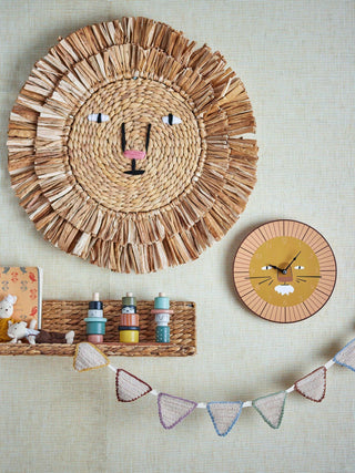 Harrison wandklok hout bruin 23cm van Bloomingville Mini, toegepast in een sfeervolle interieursetting