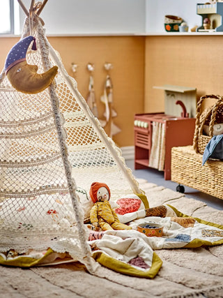 Herle kindertipi katoen beige 100cm van Bloomingville Mini, toegepast in een sfeervolle interieursetting