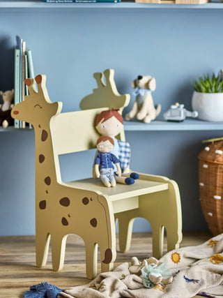 Ibber kinderstoel hout grijs van Bloomingville Mini, van opzij met verhoudingen en constructie zichtbaar