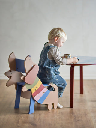 Kinderstoel Charlie 33×57×44 cm van Bloomingville Mini, in een gestileerde detailopstelling