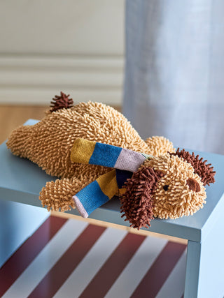 Knuffelhond Charlie 35cm van Bloomingville Mini, toegepast in een sfeervolle interieursetting