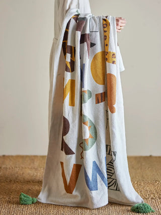 Memmo plaid gerecycled katoen multicolor 130x160 cm van Bloomingville Mini, toegepast in een sfeervolle interieursetting