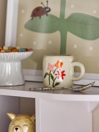 Millie mok aardewerk beige - 110ml van Bloomingville Mini, toegepast in een sfeervolle interieursetting