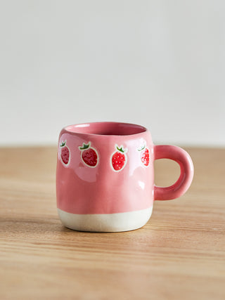 Mok aardewerk roze Millie - 110ml van Bloomingville Mini, toegepast in een sfeervolle interieursetting