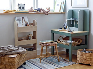Moris wandrek paulowniahout naturel 70cm van Bloomingville Mini, in een gestileerde detailopstelling