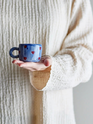 Nini mok aardewerk blauw 100ml van Bloomingville Mini, toegepast in een sfeervolle interieursetting