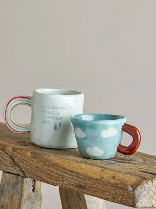 Nini mok aardewerk blauw - 110ml van Bloomingville Mini, geplaatst in een ruimtelijke woonomgeving