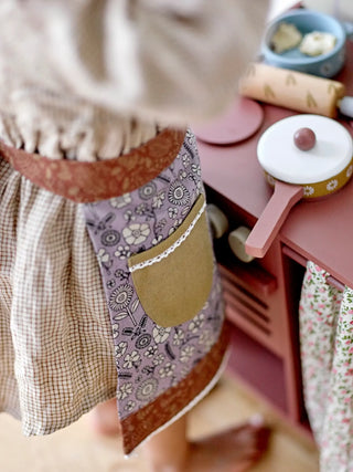 Pippi speelkeuken hout bruin van Bloomingville Mini, in een gestileerde productopstelling