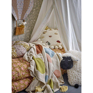 Plaid Clennie naturel 160x130cm van Bloomingville Mini, van dichtbij met stof en weefstructuur zichtbaar