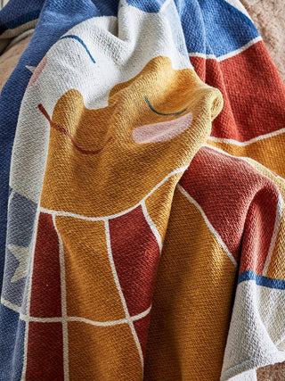 Plaid Sun gerecycled katoen bruin 130x160cm van Bloomingville Mini, in een gestileerde detailopstelling