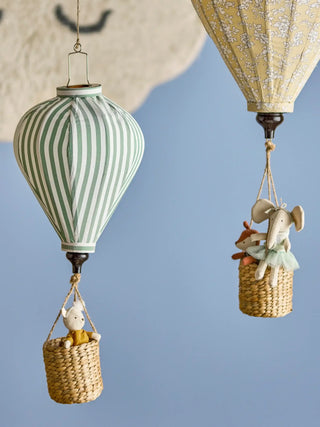 Pomp luchtballon mobiel polyester groen 25cm van Bloomingville Mini, in een gestileerde productopstelling