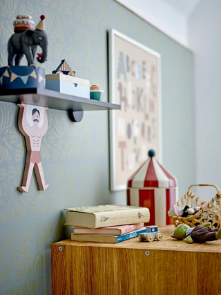 Rossaio wandplank hout zwart 55cm van Bloomingville Mini, toegepast in een sfeervolle interieursetting