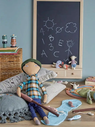 Sigge pop katoen blauw 86cm van Bloomingville Mini, geplaatst in een ruimtelijke woonomgeving