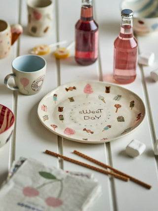 Sweets bord aardewerk multicolor 24cm van Bloomingville Mini, toegepast in een sfeervolle interieursetting