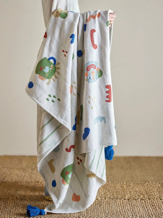 Sylvie plaid gerecycled katoen 130x160cm van Bloomingville Mini, toegepast in een stijlvolle woonkamer