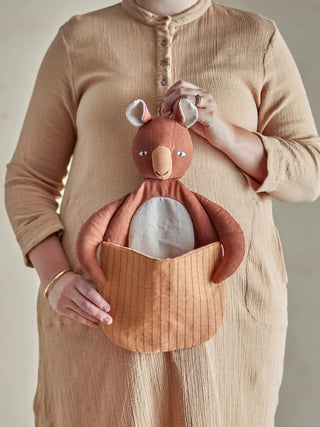 Toto wandmand linnen bruin 46cm van Bloomingville Mini, in een gestileerde productopstelling