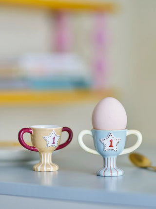 Trophy eierdoppen aardewerk multicolor van Bloomingville Mini, toegepast in een sfeervolle interieursetting