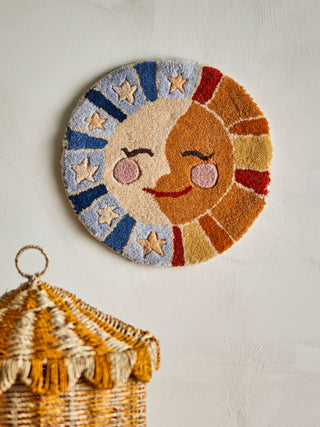 Wanddecoratie Sun wol Ø35 cm van Bloomingville Mini, toegepast in een sfeervolle interieursetting