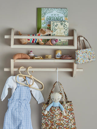 Wandplank Paulowniahout naturel Mingus van Bloomingville Mini, toegepast in een sfeervolle interieursetting