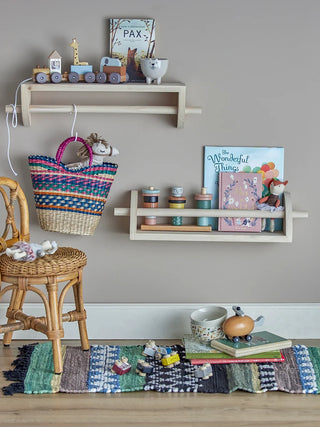 Wandplank Paulowniahout naturel Mingus van Bloomingville Mini, in een gestileerde productopstelling
