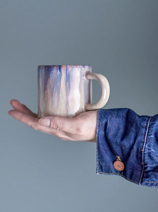 Mok aardewerk blauw Amalia 250ml van Bloomingville, toegepast in een sfeervolle interieursetting