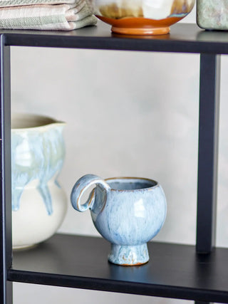 Mok aardewerk blauw Avonlea - set van 4 van Bloomingville, in een gestileerde detailopstelling