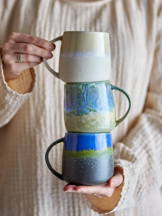 Mok aardewerk blauw Cloe - set van 3 van Bloomingville, toegepast in een sfeervolle interieursetting