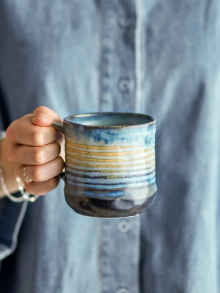 Mok aardewerk blauw Deana - set van 4 van Bloomingville, toegepast in een sfeervolle interieursetting