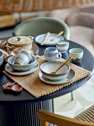 Mok aardewerk blauw / grijs Paula - 275ml van Bloomingville, toegepast in een sfeervolle interieursetting
