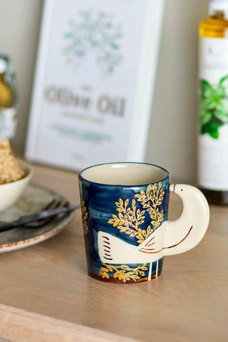 Mok aardewerk blauw Hezha van Bloomingville, toegepast in een sfeervolle interieursetting