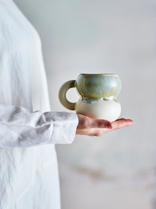 Mok aardewerk blauw Luna - set van 4 van Bloomingville, toegepast in een sfeervolle interieursetting