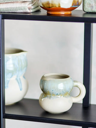 Mok aardewerk blauw Luna - set van 4 van Bloomingville, in een gestileerde productopstelling