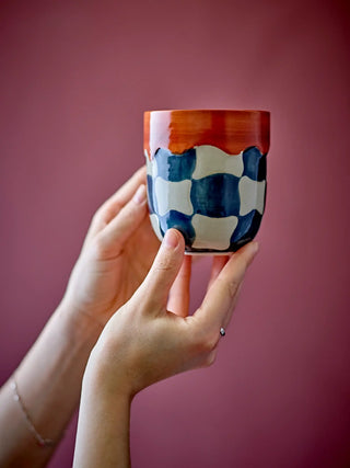 Mok aardewerk blauw - set van 4 van Bloomingville, toegepast in een sfeervolle interieursetting