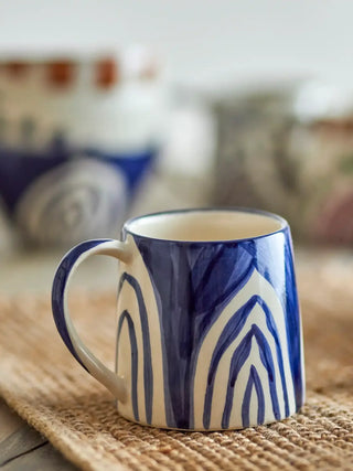 Mok aardewerk blauw shama - 270ml van Bloomingville, toegepast in een sfeervolle interieursetting