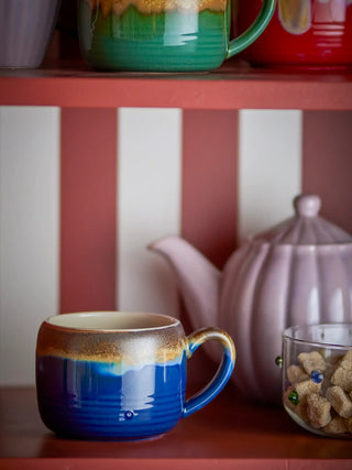 Mok aardewerk blauw Sheen 400ml - set van 4 van Bloomingville, in een gestileerde detailopstelling