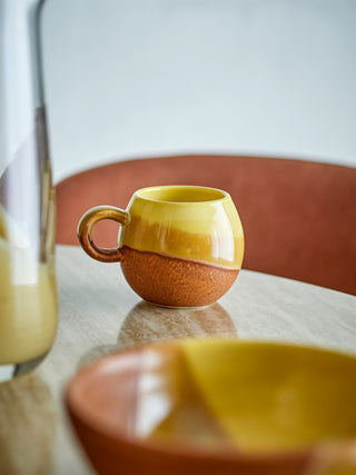Mok aardewerk geel Paula - 275ml van Bloomingville, in een gestileerde detailopstelling